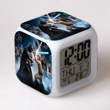 HANNTAOO digital vekkerklokke for barn, Star Wars-mønster, 7-fargers LED, termometer, nattlys - kompatibel med AA-batterier