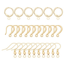 Øredobber i messing med Huggie Hoop-detaljer Øredobber i ekte 18 karat gullbelagt messing: 20 stk.