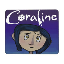 Alfombrilla de ratón Coraline con borde cosido, tela de licra lavable y base de goma antideslizante, compatible con ordenadores y portátiles.