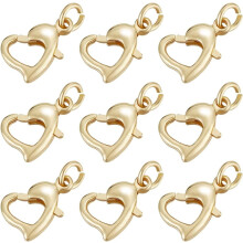 1 boîte de 12 fermoirs mousquetons en forme de cœur, plaqués or 18 carats, avec anneau de jonction pour la création de chaînes. Diamètre du