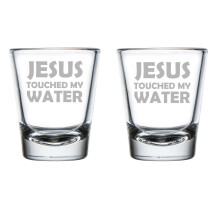 2er-Set Schnapsgläser (50 ml) – Aufschrift: „Jesus hat mein Wasser berührt“ (lustig)