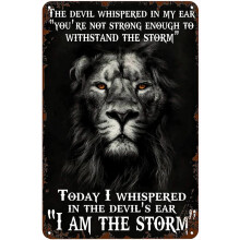 Póster de placa metálica vintage con diseño de león: El diablo me susurró al oído: Soy la tormenta. Letrero metálico retro. Decoración de