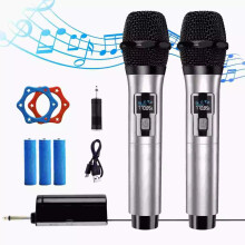 Córas Micreafóin Gan Sreang VHF Gairmiúil Beiou le Glacadóir In-athluchtaithe le haghaidh Karaoke, DJ, Bainiseacha, agus Imeachtaí Allamuigh
