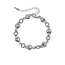 Trendiges Herz-an-Herz-Armband im angesagten Sommer-Stil für Mädchen – ein modisches Accessoire