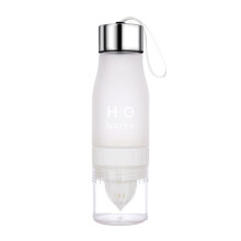 Bottiglia d'acqua con infusore per frutta, resistente alle alte temperature e a prova di perdite.