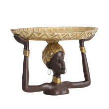 Damesbeeldje op dienblad, Afrikaanse tafeldecoratie, harsornament, sculptuur, handwerk voor thuis, bureau of kantoor.