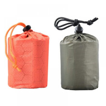 Sac de compression imperméable pour sacs de couchage, idéal pour la randonnée et le camping.