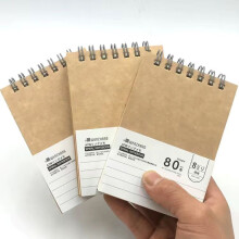 Notitieboekje/dagboek/zakboekje met dikke kraftpapieren kaft en spiraalbinding, geschikt als draagbaar boek.