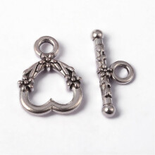 20 Stück tibetische Knebelverschlüsse, cadmium-, nickel- und bleifrei, antiksilbernes Herz (14 x 18,5 mm), Steg 21 mm, 3-mm-Loch