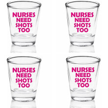 Lot de 4 verres à shot humoristiques « Les infirmières aussi ont besoin de se faire vacciner » (50 ml).