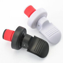 Lot de 2 bouchons pour bouteilles de vin, protège-vin en silicone, décoratifs et réutilisables, préservant la fraîcheur du vin.