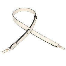 Handtasche aus echtem Leder. Schulterriemen mit Umhängegurt. Beige.