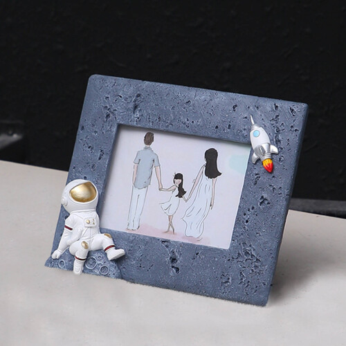 Κορνίζα φωτογραφιών EQWLJWE Astronaut Resin για επιτραπέζια διακόσμηση, στολίδι,