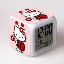 LED-herätyskello, yhteensopiva Hello Kitty -kuvion kanssa, hehkuva digitaalinen pöytäkello lapsille ja aikuisille, värikäs pöytävalaisinlahja
