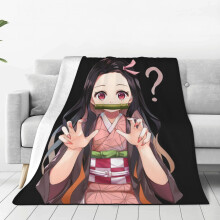 Couverture Demon Slayer Nezuko en flanelle douce et chaude, idéale pour la chambre, le salon ou le dortoir, en toute saison.