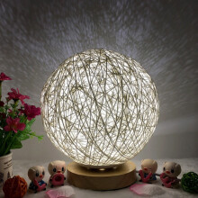 Herrnalise LED-Tischleuchte, Nachttischlampe, USB-betrieben, Rattankugellampe, kreatives Geburtstagsgeschenk, Schlafzimmer-, Wohnzimmer- und