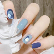 24 unghie finte corte quadrate blu lucide con decorazione a margherita, copertura completa, unghie acriliche finte per donne e ragazze adolescenti.