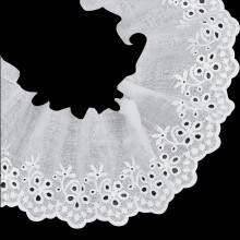 7,5 meter (7,5 meter) 3 inch (7,5 cm) breed wit katoenen lint met bloemenborduurwerk en gaatjes, geschikt voor naaiprojecten, jurken, rokken, tassen