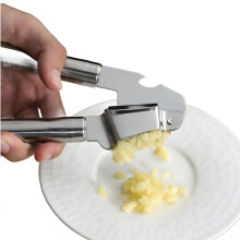Garlic Press Stainless Steel Heavy Duty Crusher with Ergonomic Handle Rustproof Dishwasher Safe