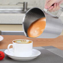 1500 ml gebürsteter Milchschaumbecher mit Skala, 13,5 cm