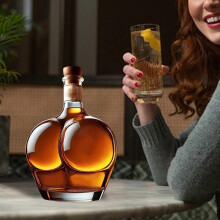Hinternförmige Whiskeyflasche Handgeblasener Glaskaraffe Leakproof lustige Party und Bargeschenk