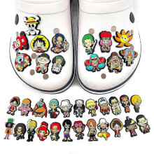 36 pcs anime one piece serie karakterer sko charms til krokodiller træskosandaler dekoration tilbehør gaver
