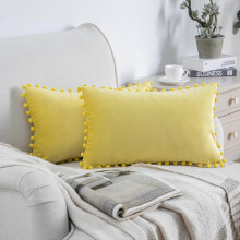 Phantoscope Silky Velvet Serie Pom Pom Dekorative Wurfkissenbezüge, Kissen für Sofa Couch, 30 cm x 65 cm, Gelb, 2-Pack