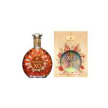 Remy Martin XO Cognac Fine Champagne | 2025 Limited Edition | The Heart of Cognac Collection | Golden Gift Box & Collector's Decanter | 70cl