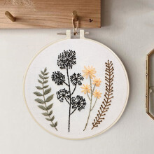 (A) DIY Embroidery Kit with Flower Pattern Embroidery Hoop Gift