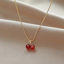 Collana con ciondolo a forma di ciliegia rosso vino per donna, catena dorata, gioielli alla moda, accessorio per feste, regalo di compleanno