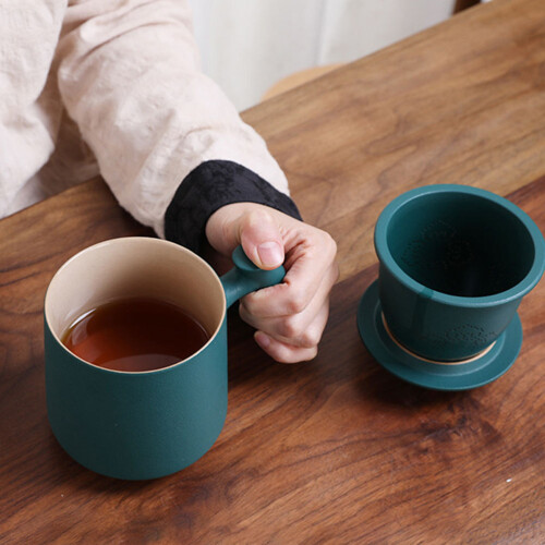 1Set Green Ceramic Tea Cup with Infuser Lid Wood Handle Classic Design 1