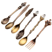 Dessert Spoons Coffee Spoon Teaspoon Vintage Royal Style Metal Carved Fruit Dessert Spoons for Kitchen Dining Bar 6pcs/set