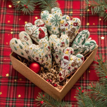DIY Heart-Shaped Hand Embroidered Christmas Ornament Set, 8 pcs Material Package for Cross Stitch Decoration