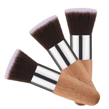 Foundation brush from Kabuki-Minerals
