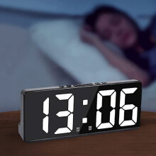 Digital alarm clock for bedroom, with adjustable temperature
