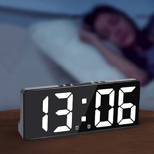 Digital alarm clock for bedroom, with adjustable temperature