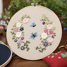 Prettyui European Style Three-Dimensional Flower Ribbon Embroidery Painting Handmade Creative Diy Kit (Including Bamboo Embroidery)1