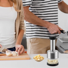 Wekvgz Garlic Chopper Stainless Steel with Clear Container, Manual Mincer for Garlic, Onion, Vegetables, Fruits, Nuts