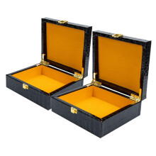 Cigar Travel Humidor with Buckle, Elegant Textured Cover, Small Durable Case for Outdoor Use