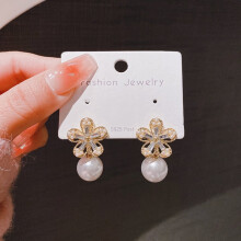 S925 Silver Needle with The Same Hollow Pearl Flower Mermaid Earrings Lady Temperament Fashion Stud Earrings Woman