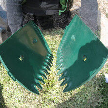 Leaf Grabbers for Yard Work, 2 Pcs Garden Leaf Rake Handheld with Large Capacity Scooping and Hand Protection