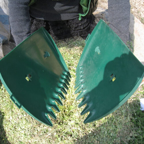 Leaf Grabbers for Yard Work, 2 Pcs Garden Leaf Rake Handheld with Large Capacity Scooping and Hand Protection