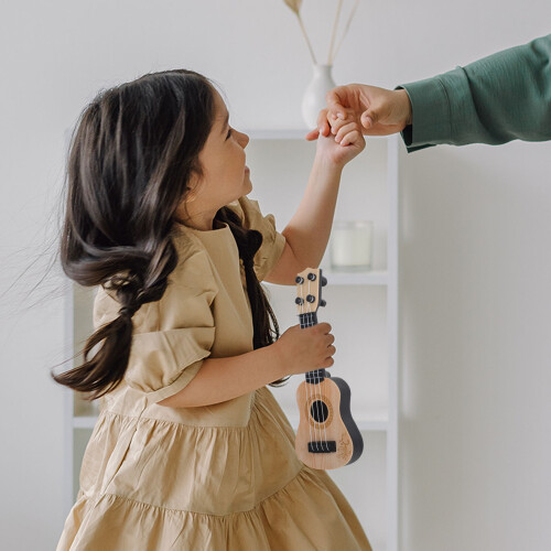 9Pièces Instruments Jouets Enfants Ukulélé Plastique 2