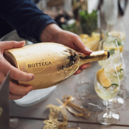 Bottega Gold with Gift Box - 750ml 2
