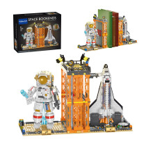 Space Bookend LED Building Block Set, Creative Astronaut Shuttle Bookstand Model, 1623 pcs Gift for Kids and Adults