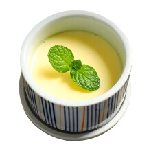 Ceramic Soup Bowl with Lid, Oven and Dishwasher Safe, Round ChipResistant Serving Bowl