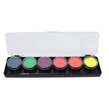 Fluweelzachte matte lipstick, waterdicht, langdurig, gemakkelijk aan te brengen en met hoge kleurintensiteit voor veelzijdige beautybehoeften.