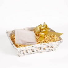 greenleaves White Wicker Gift Hamper Basket Kit with Beige Shredded Paper