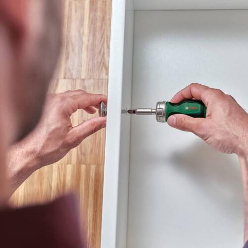 Bosch Stubby Ratchet Screwdriver with 6 bits 1