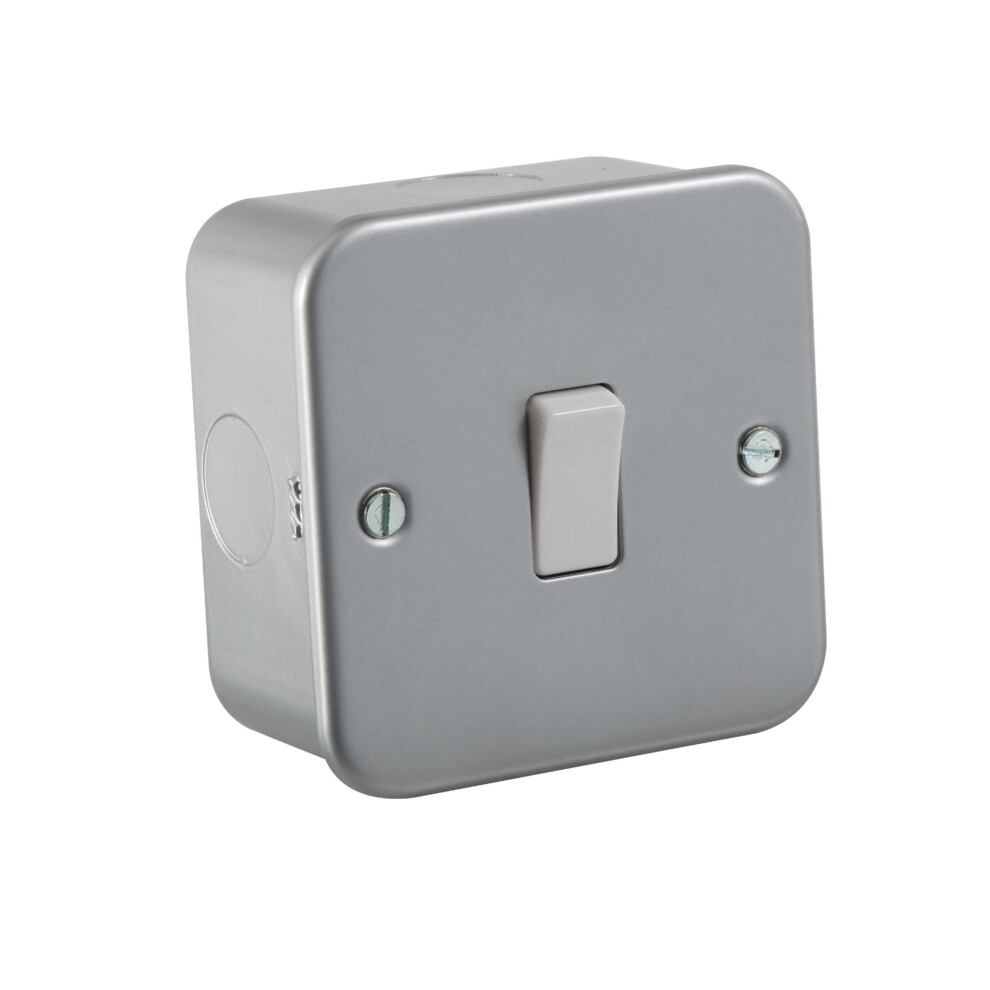 Knightsbridge M2000 Metal Clad 10A 1G 2 Way Light
